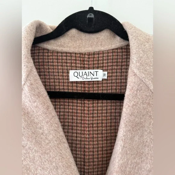 Quaint Wool and Cashmere Houndstooth Coat